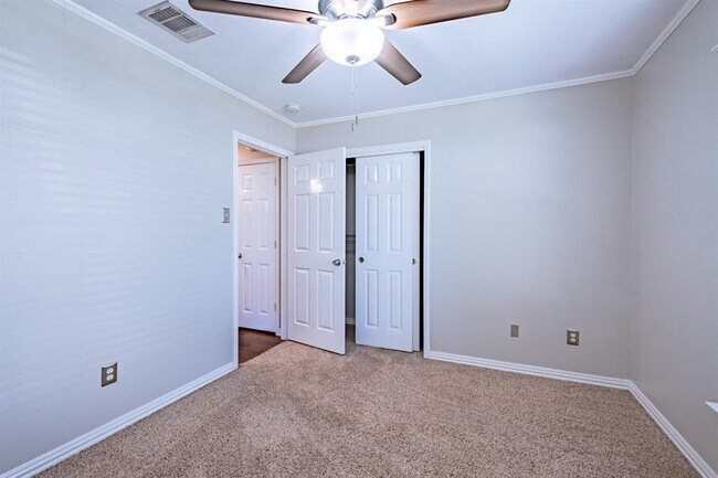 Building Photo - 645 Fort Thomas Pl