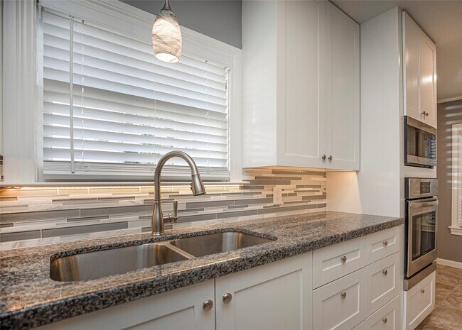 Building Photo - 1202 Birdsall St