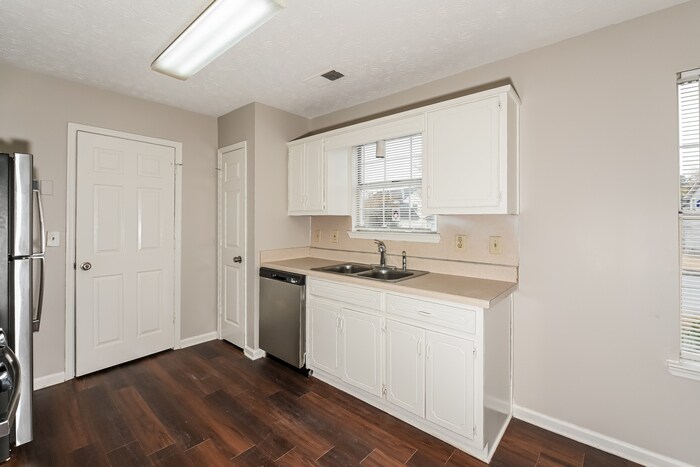 Building Photo - 6511 Mill Ct