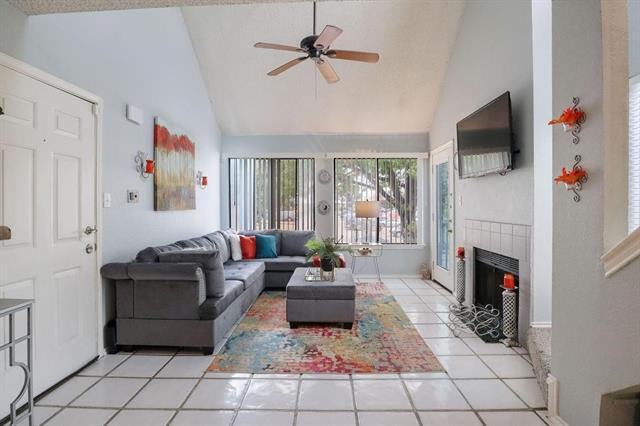 Building Photo - 2300 Bamboo Dr