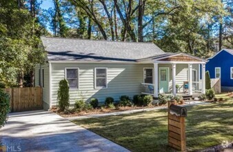 Building Photo - Cozy Bungalow in Atlanta's Westside