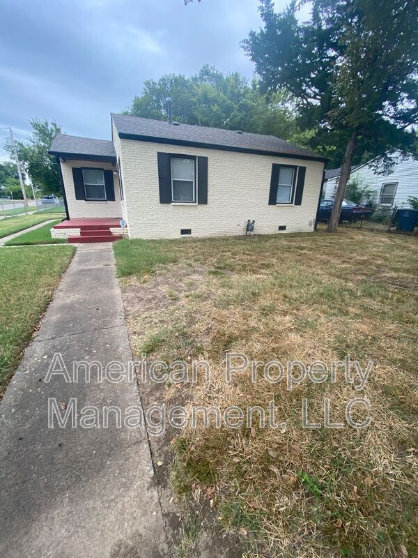 Building Photo - 2145 N Quaker Ave
