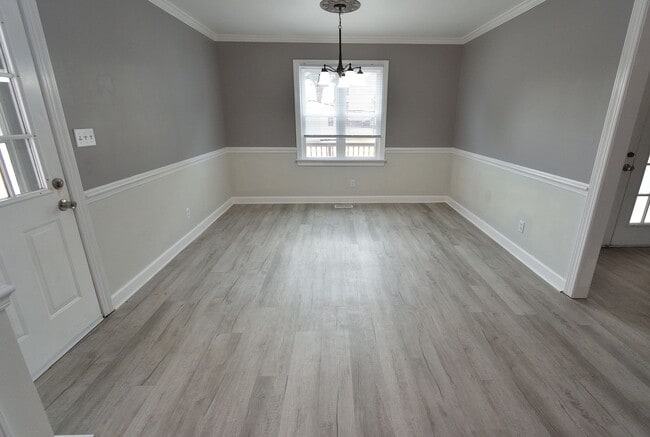 Building Photo - 505 E Birchwood Dr