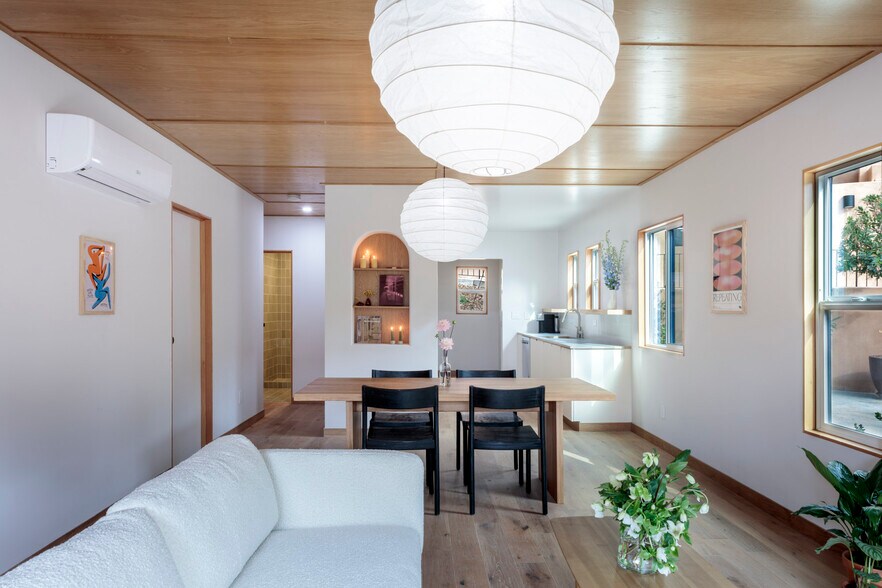 Building Photo - 3361 Hamilton Way