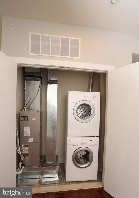 Building Photo - 400 S 45th St