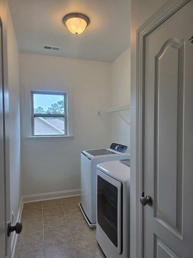 Building Photo - The Parks at Meadowview