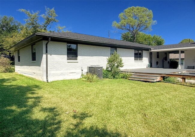 Building Photo - 436 Degan Ave