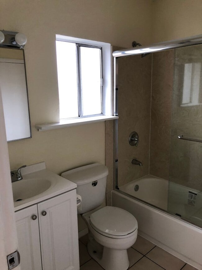 Building Photo - Available Now: 3 Bedroom 1 Bath House