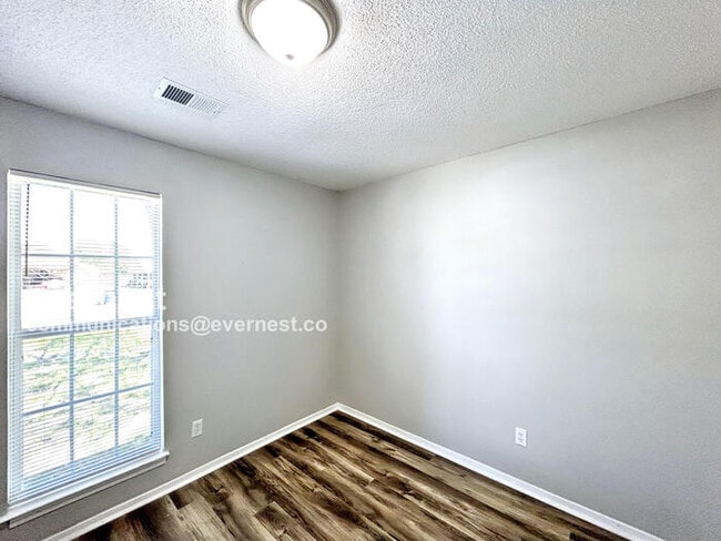 Building Photo - 6205 Somerset Cove