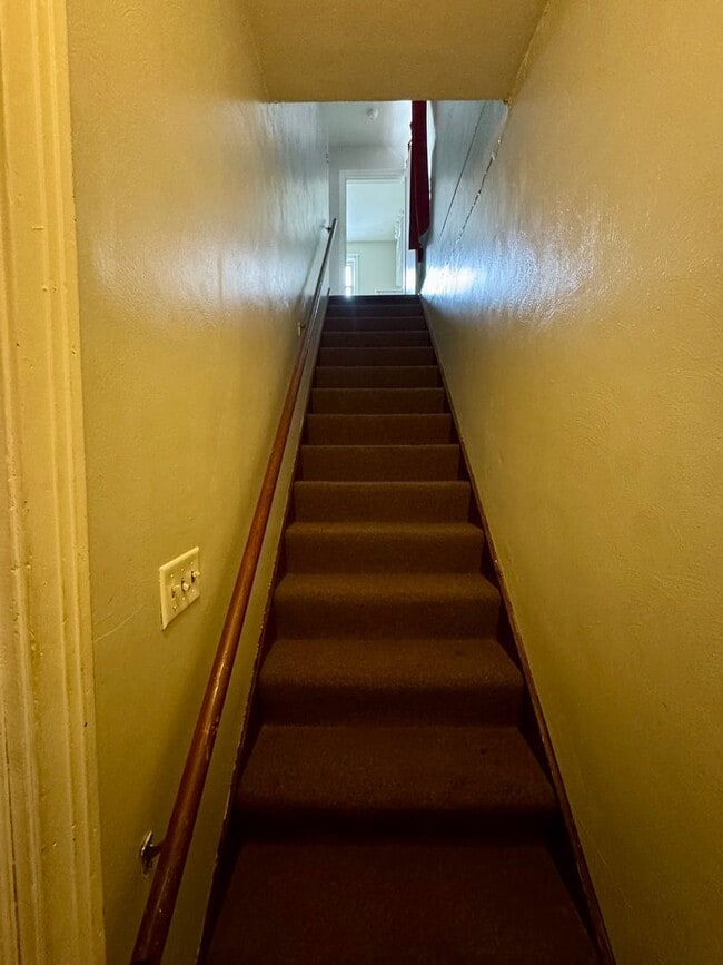 Building Photo - 3 Bedroom 2 Bath in Natrona Heights, PA!