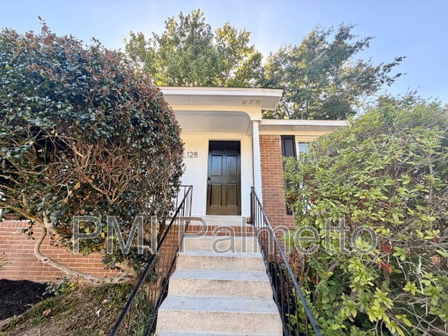 Building Photo - 128 Crestmore Dr