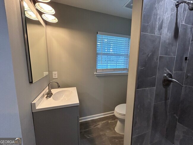 Building Photo - 3 Indianola Dr