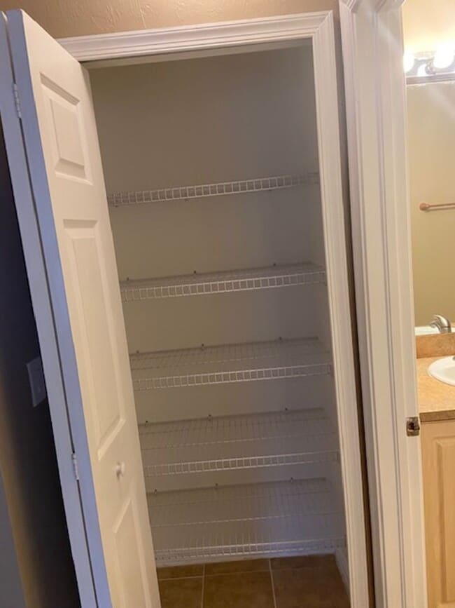 Building Photo - 3 bedrooms and 2 baths! FRESHLY RENOVATED!