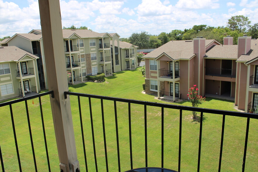 3rd floor balcony view - 2550 N Alafaya Trl
