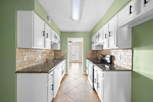 Building Photo - 14185 Misty Meadow Ln