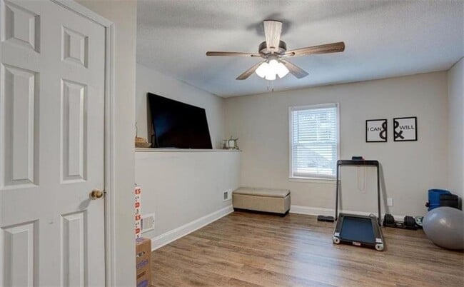 Building Photo - 1201 Holly Hills Dr SW