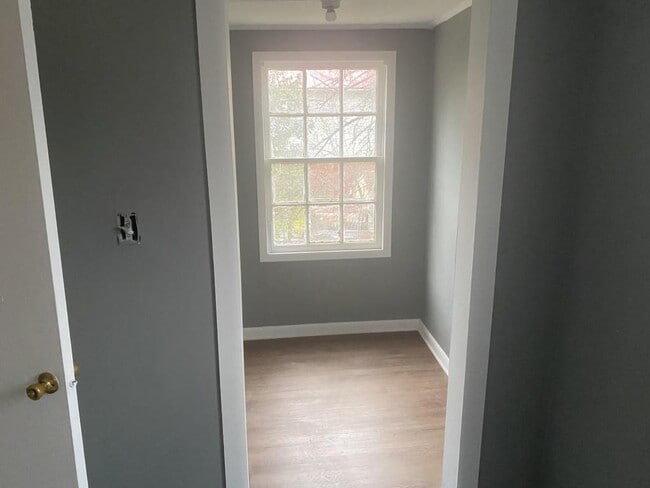 Building Photo - 256 S Central Ave