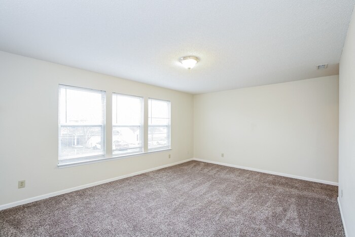 Building Photo - 10740 Glenayr Dr