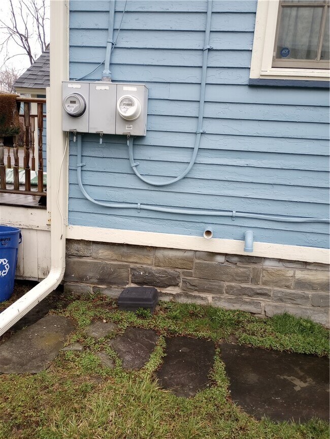 Building Photo - 364 W Gray St