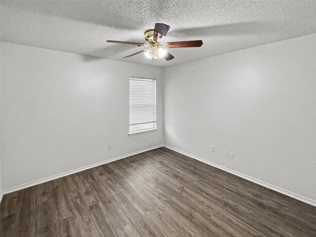 Building Photo - 611 Mariposa Dr