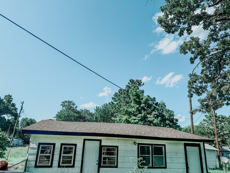 Primary Photo - 15881 Kent Dr