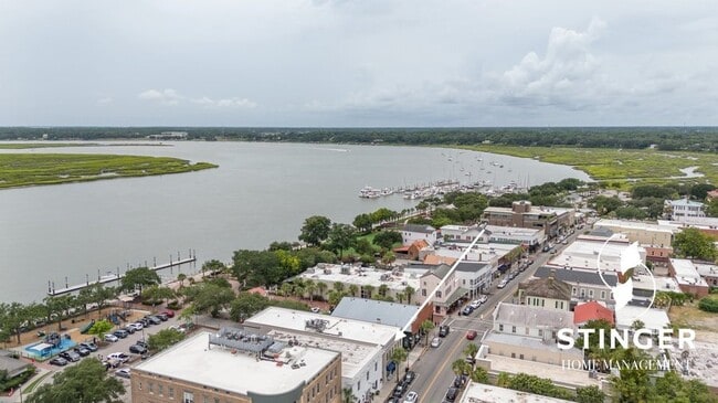 Building Photo - 700 Bay St