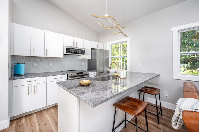 Building Photo - 288 Stonewall Road-SI ID1055518P