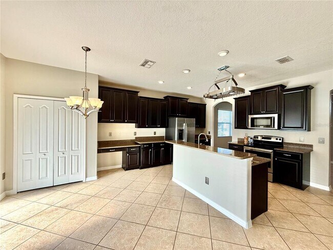 Building Photo - 13242 Wellington Hills Dr