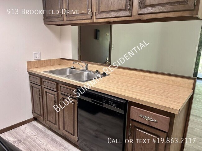 Building Photo - 913 Brookfield Dr