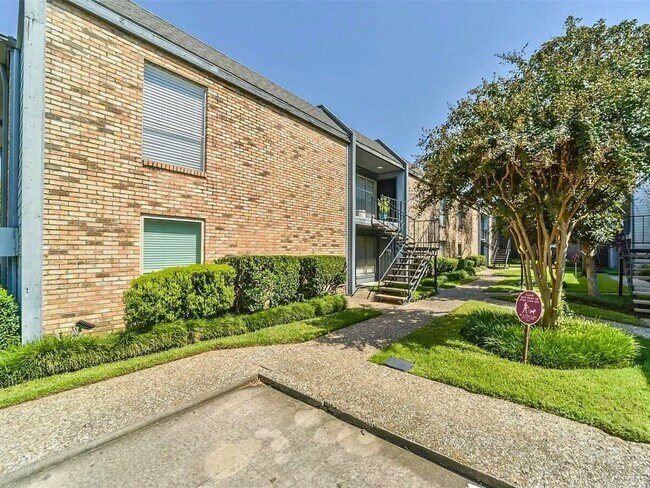 Primary Photo - 6202 Skyline Dr