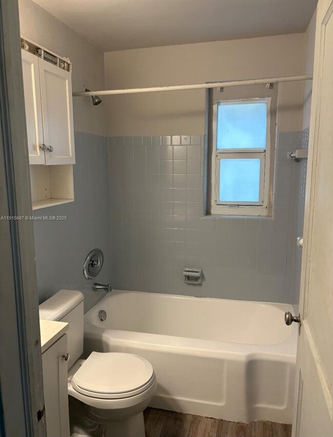 Primary Photo - 970 SW 7th St