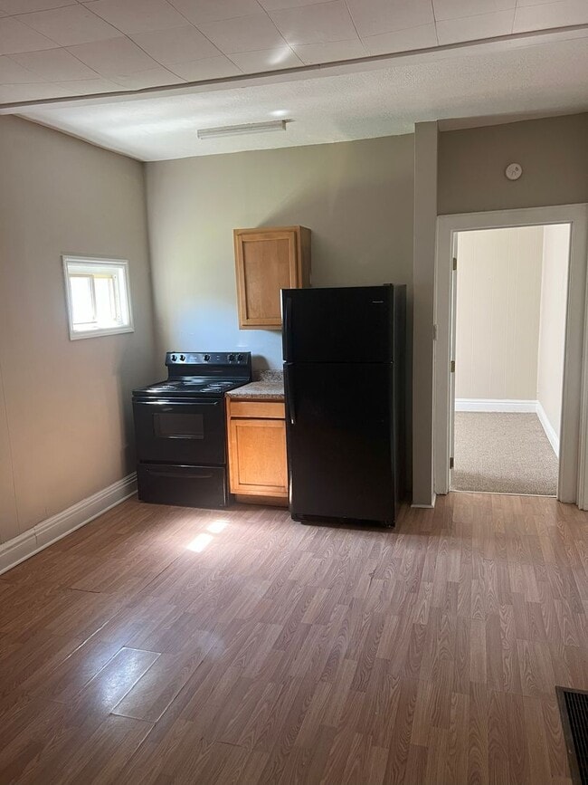 Building Photo - 3 bedroom House in Huntington, WV $850