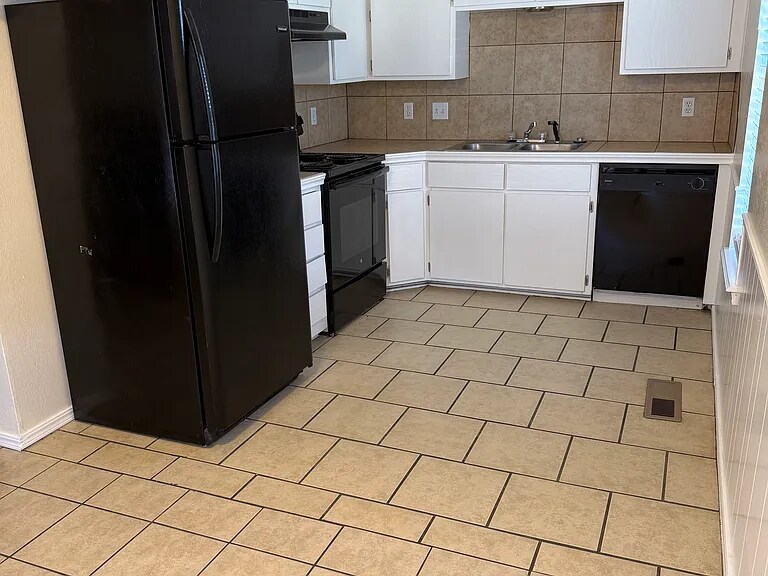 Building Photo - 1900 Dover St