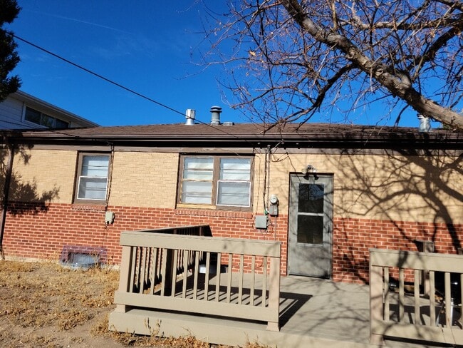 Building Photo - 227 Carroll Ave