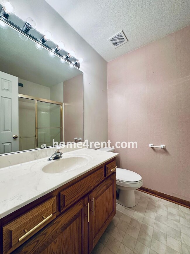 Building Photo - Spacious Four Bedroom Home in KCMO w/ Bran...