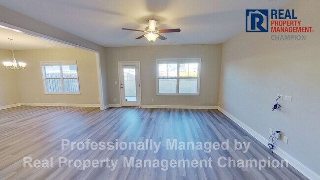 Building Photo - Spacious Home with Fenced Yard