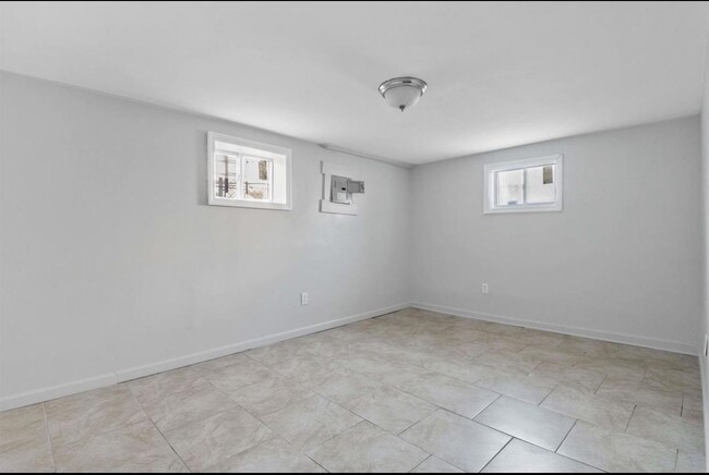 Building Photo - 35 McAdoo Ave