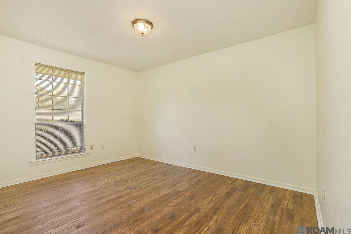 Building Photo - 7005 Whitlow Dr