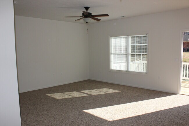 Building Photo - 1476 Taylor Grove Ln