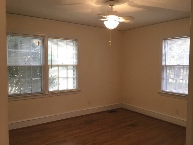 Building Photo - 3016 Hilton Rd