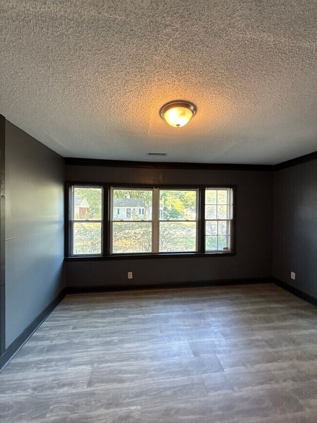 Building Photo - 1064 Brower St