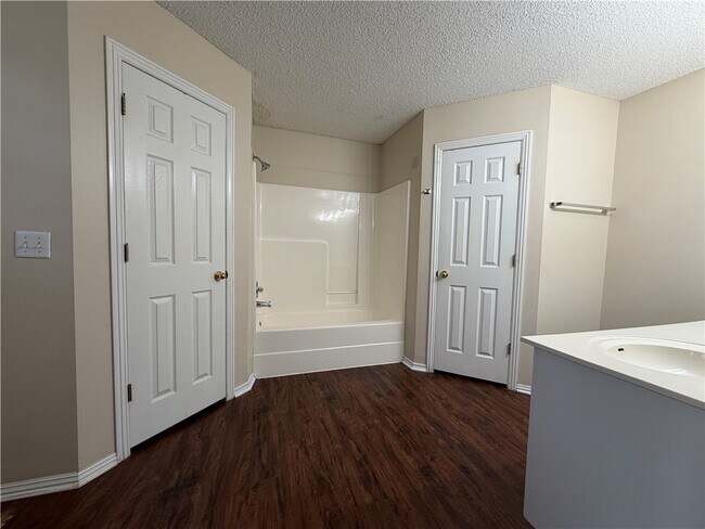 Building Photo - 2616 Meadow Lake St