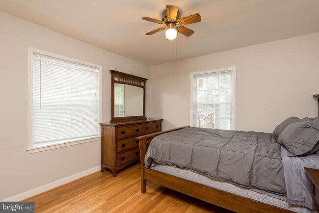 Building Photo - 5106 25th Pl N