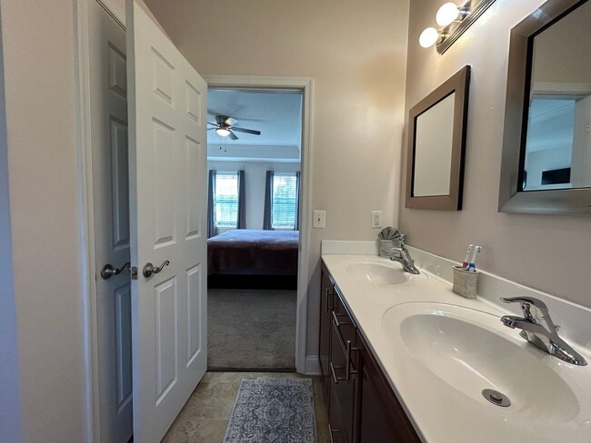 Building Photo - 84 Laks Ct