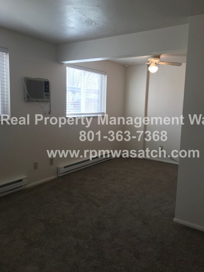 Building Photo - Check out This Cute 2 Bedroom 1 Bath SLC Condo!