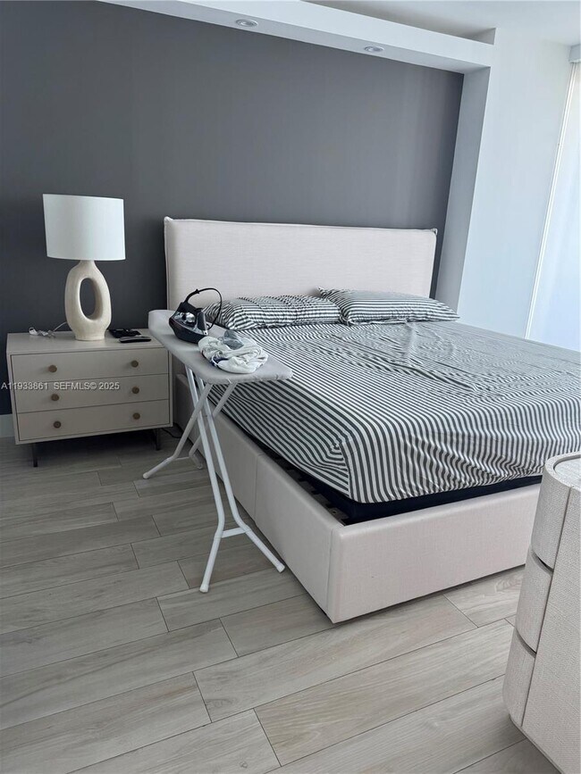 Building Photo - 460 NE 28th St