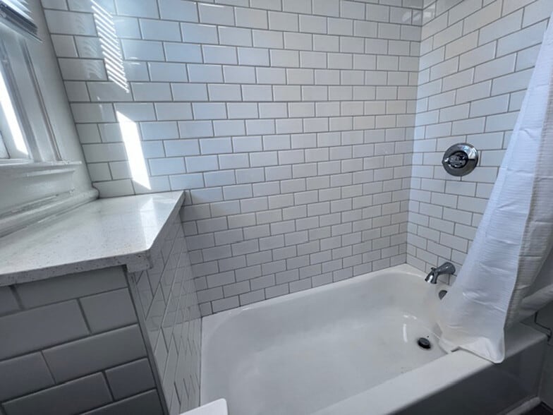 Building Photo - 709 32nd St