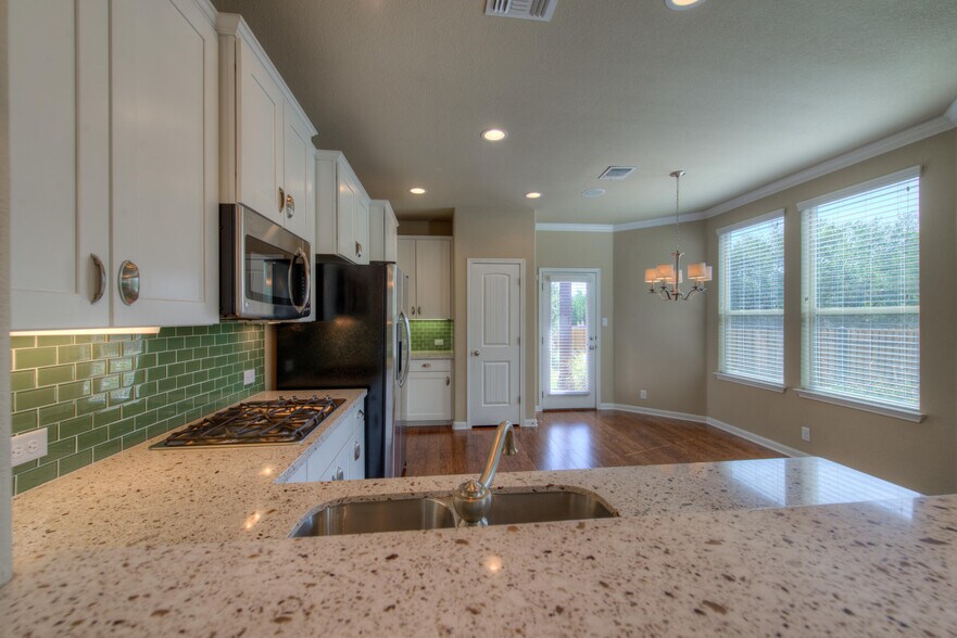 Building Photo - 405 S Meadowlark St