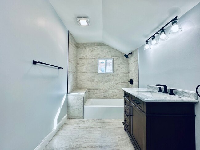 Building Photo - 10 Kensington St