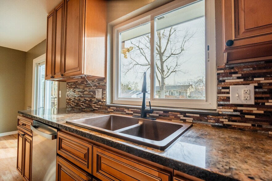 Building Photo - 110 Lucerne Dr